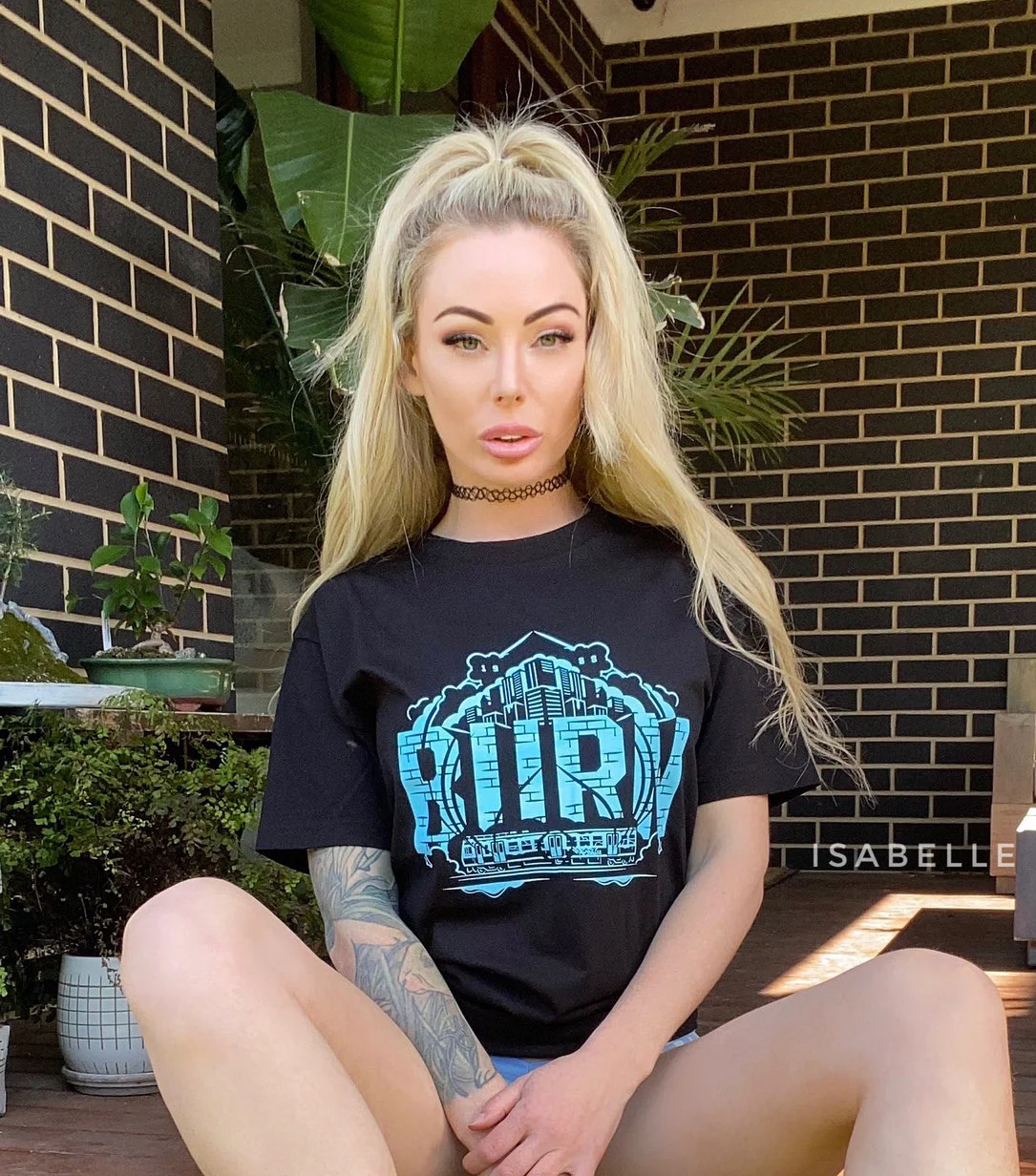 Isabelle Deltore 😈 Wiki, Biography, Age, Height, Net Worth & Photos